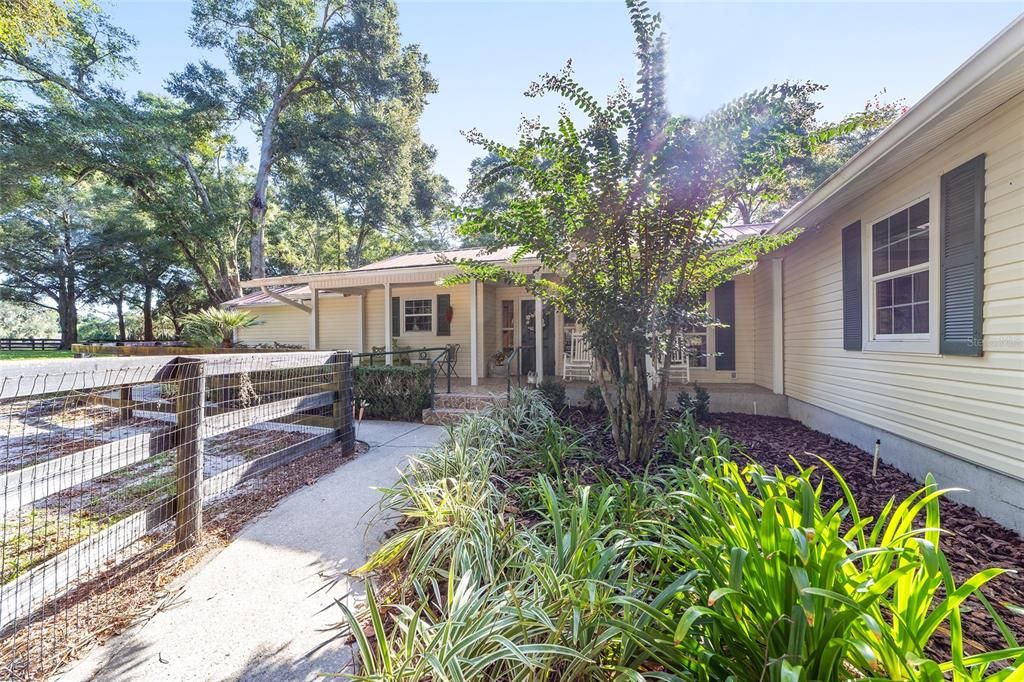 Recently Sold: $699,000 (3 beds, 2 baths, 2158 Square Feet)