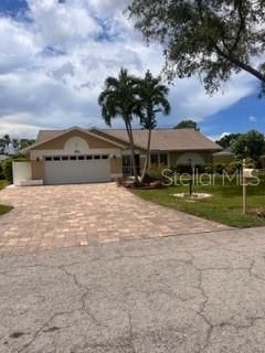 Recently Sold: $465,000 (3 beds, 2 baths, 1723 Square Feet)