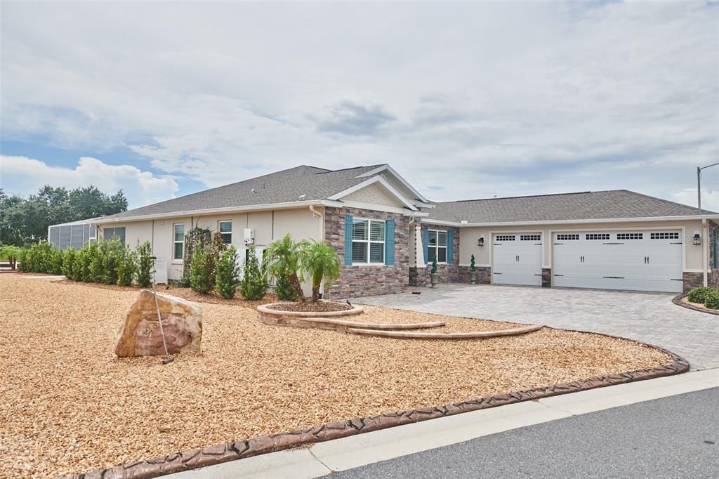 Recently Sold: $748,000 (3 beds, 2 baths, 2651 Square Feet)