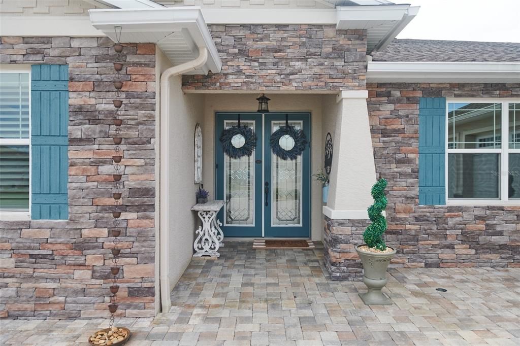 Recently Sold: $748,000 (3 beds, 2 baths, 2651 Square Feet)