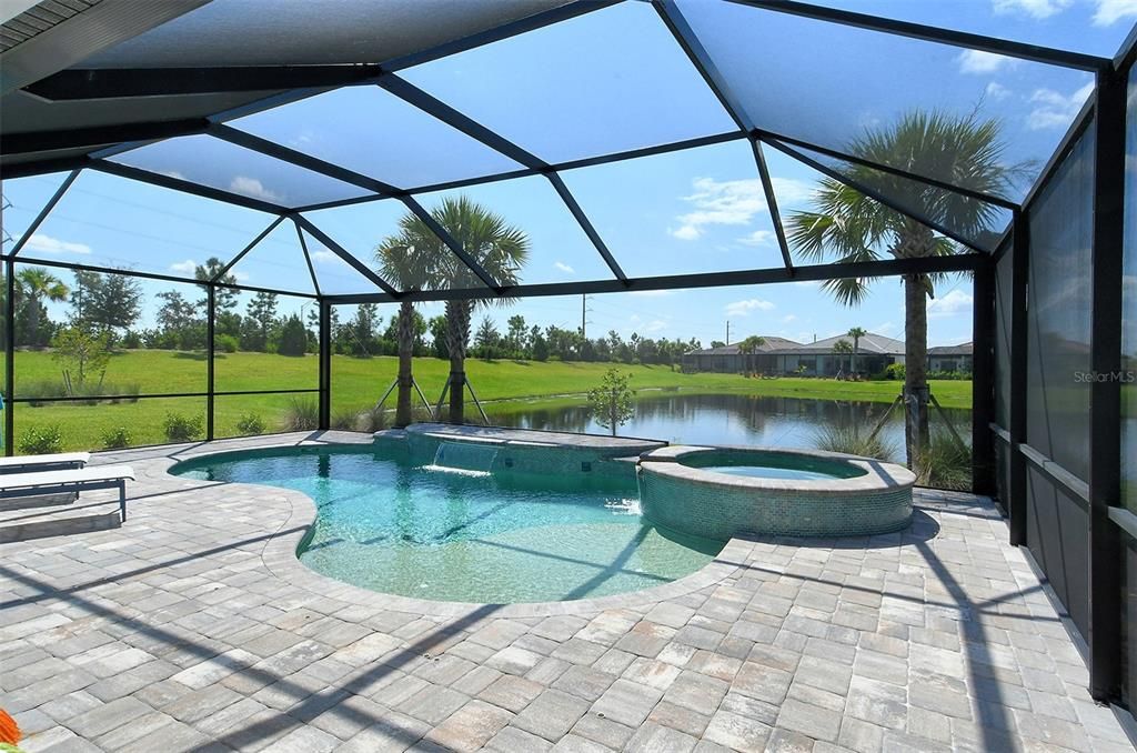 Pool with fountain and Spa