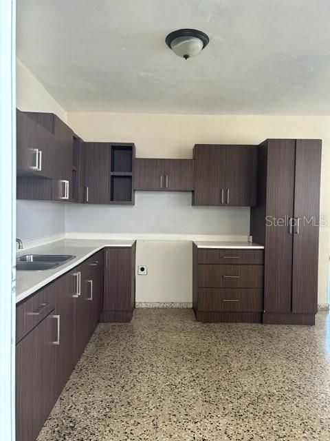 Vendido Recientemente: $180,000 (3 camas, 2 baños, 1221 Pies cuadrados)