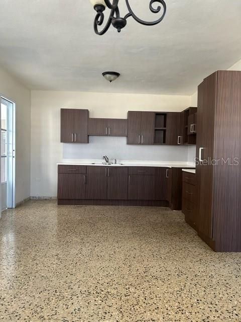 Vendido Recientemente: $180,000 (3 camas, 2 baños, 1221 Pies cuadrados)