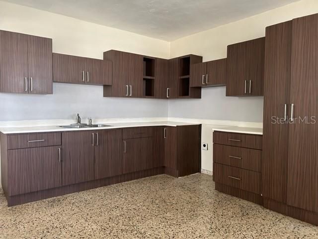 Vendido Recientemente: $180,000 (3 camas, 2 baños, 1221 Pies cuadrados)