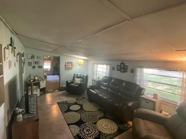 Recently Sold: $180,000 (2 beds, 1 baths, 805 Square Feet)