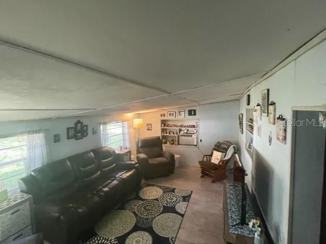 Recently Sold: $180,000 (2 beds, 1 baths, 805 Square Feet)