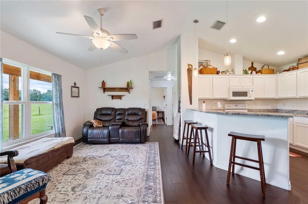 Recently Sold: $749,000 (3 beds, 2 baths, 1176 Square Feet)