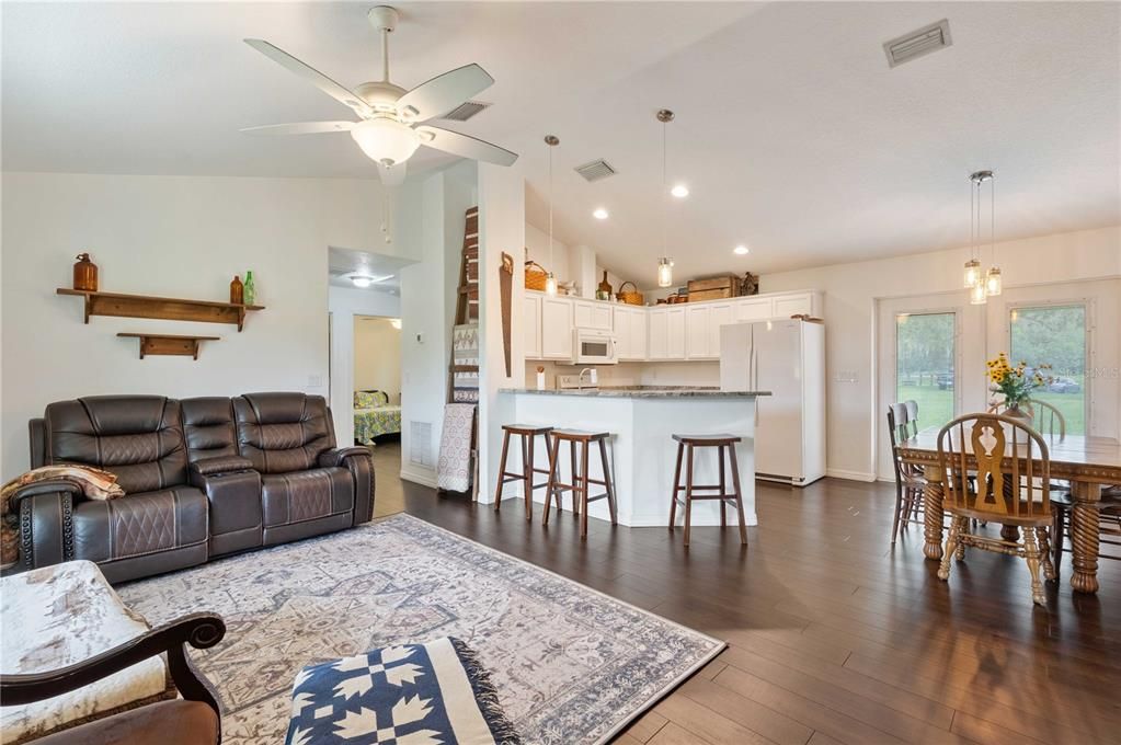 Recently Sold: $749,000 (3 beds, 2 baths, 1176 Square Feet)