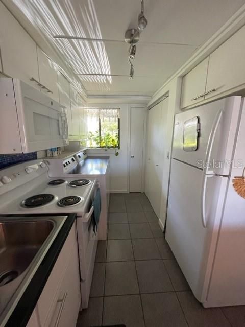 Recently Sold: $189,900 (2 beds, 1 baths, 1127 Square Feet)