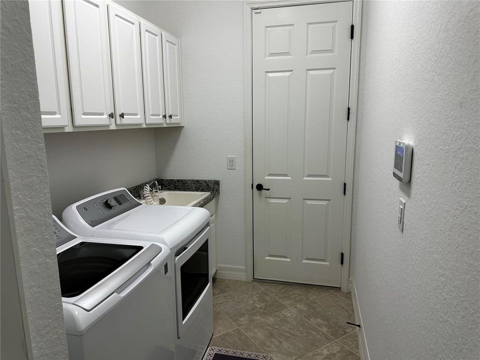 For Rent: $6,580 (4 beds, 2 baths, 2353 Square Feet)