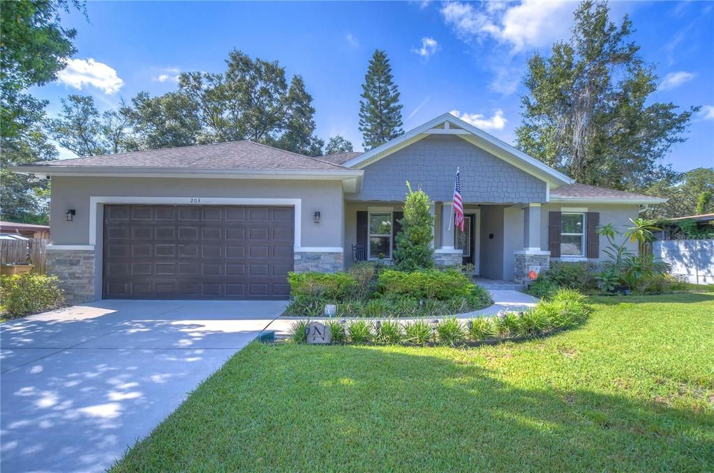 Recently Sold: $499,900 (3 beds, 2 baths, 1952 Square Feet)