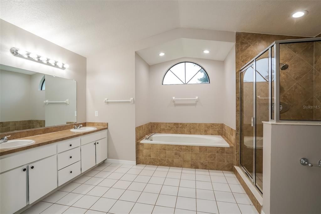 最近租的: $1,995 (3 贝兹, 2 浴室, 2024 平方英尺)