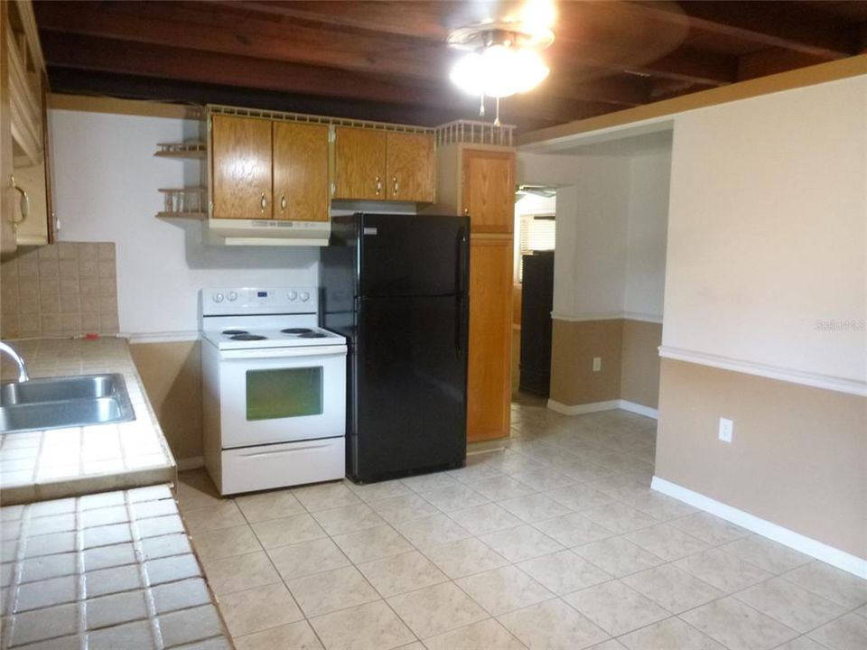Recently Sold: $159,900 (2 beds, 1 baths, 1042 Square Feet)
