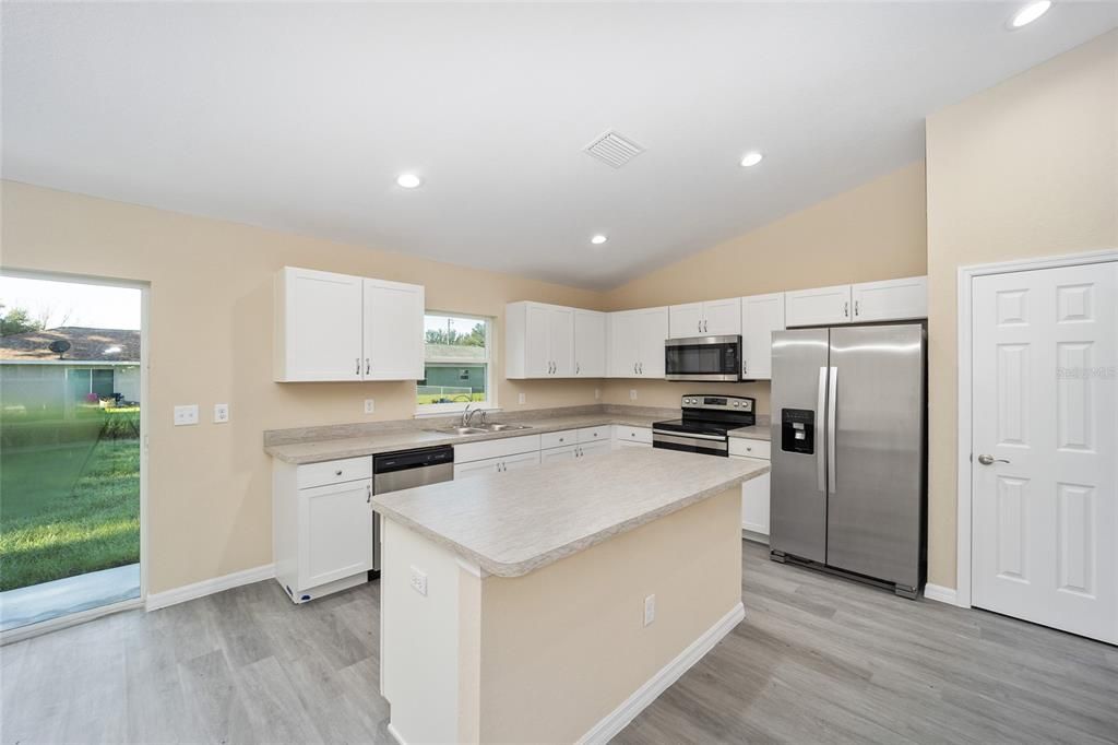 Recently Sold: $245,000 (3 beds, 2 baths, 1399 Square Feet)