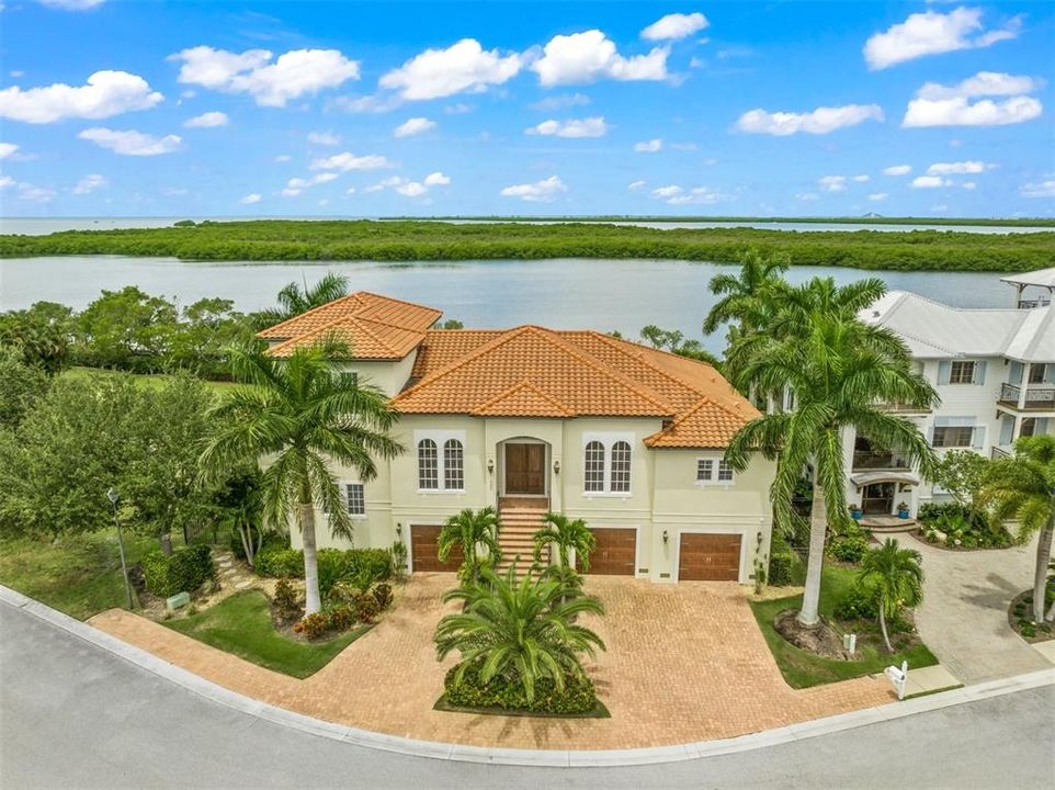 Recently Sold: $2,095,000 (4 beds, 3 baths, 4383 Square Feet)