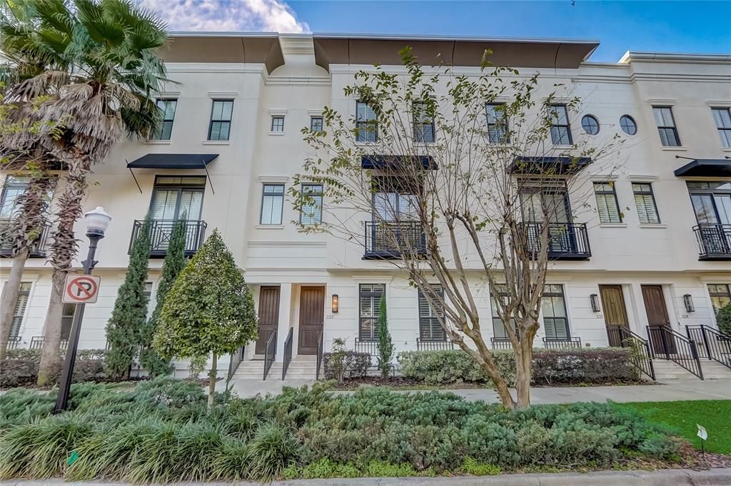 最近售出: $830,000 (3 贝兹, 3 浴室, 1972 平方英尺)