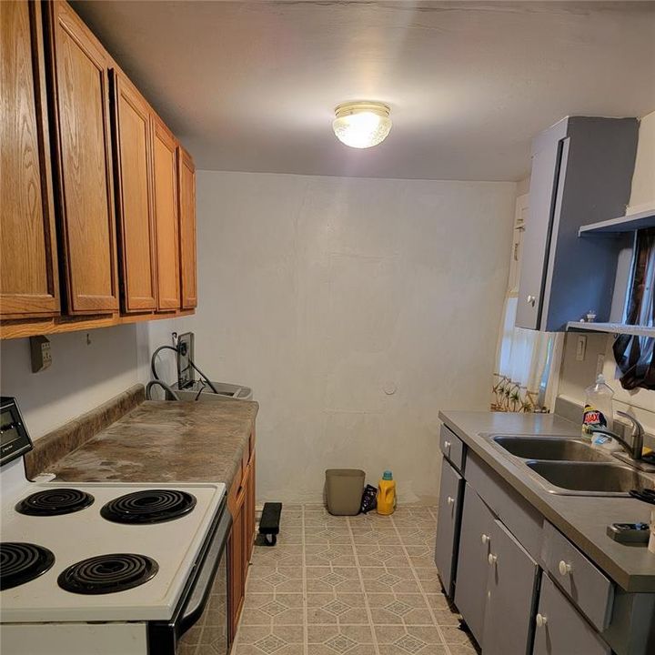 Recently Rented: $1,095 (3 beds, 1 baths, 824 Square Feet)