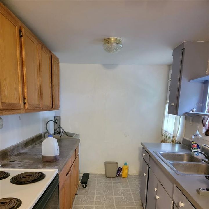 Recently Rented: $1,095 (3 beds, 1 baths, 824 Square Feet)
