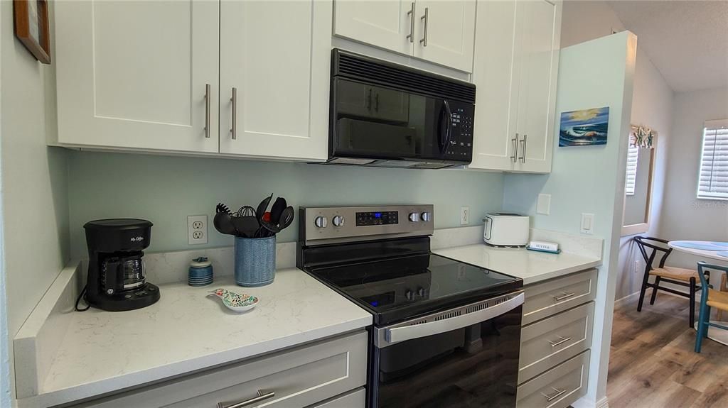 Recently Rented: $1,900 (1 beds, 1 baths, 703 Square Feet)
