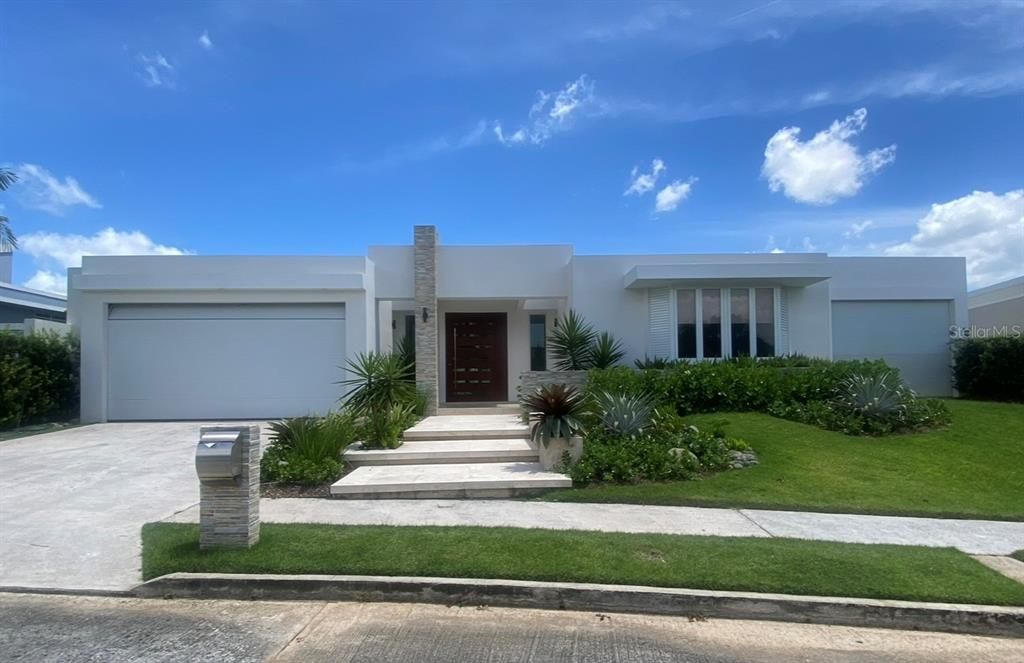 Recently Sold: $1,860,000 (4 beds, 3 baths, 3732 Square Feet)