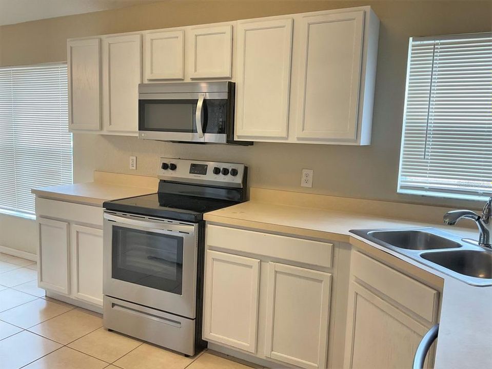 Recently Rented: $1,770 (3 beds, 2 baths, 1767 Square Feet)