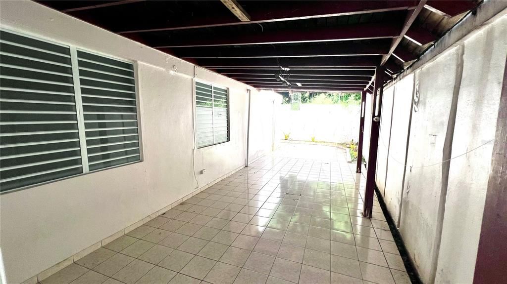 Vendido Recientemente: $175,000 (4 camas, 2 baños, 1300 Pies cuadrados)