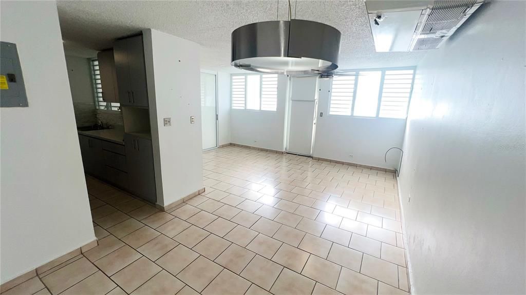 Vendido Recientemente: $175,000 (4 camas, 2 baños, 1300 Pies cuadrados)