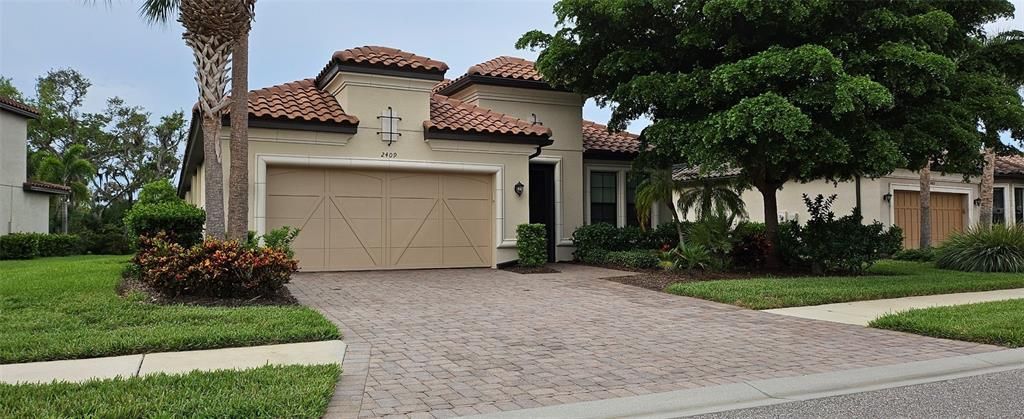 Recently Sold: $1,200,000 (3 beds, 3 baths, 2275 Square Feet)
