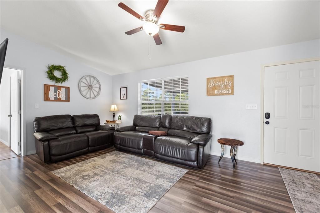 Recently Sold: $312,000 (3 beds, 2 baths, 1248 Square Feet)