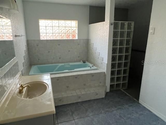 Недавно арендовано: $2,000 (3 спален, 2 ванн, 2565 Квадратных фут)