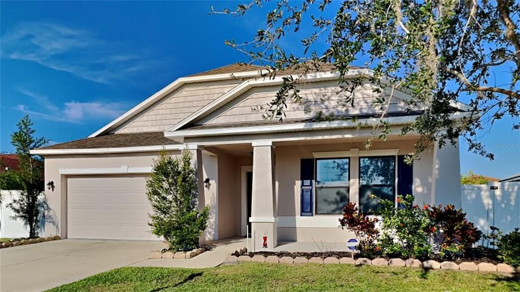 Recently Sold: $369,900 (3 beds, 2 baths, 1994 Square Feet)