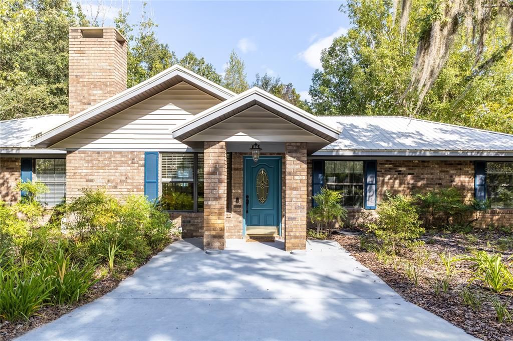 Recently Sold: $415,000 (4 beds, 2 baths, 2113 Square Feet)