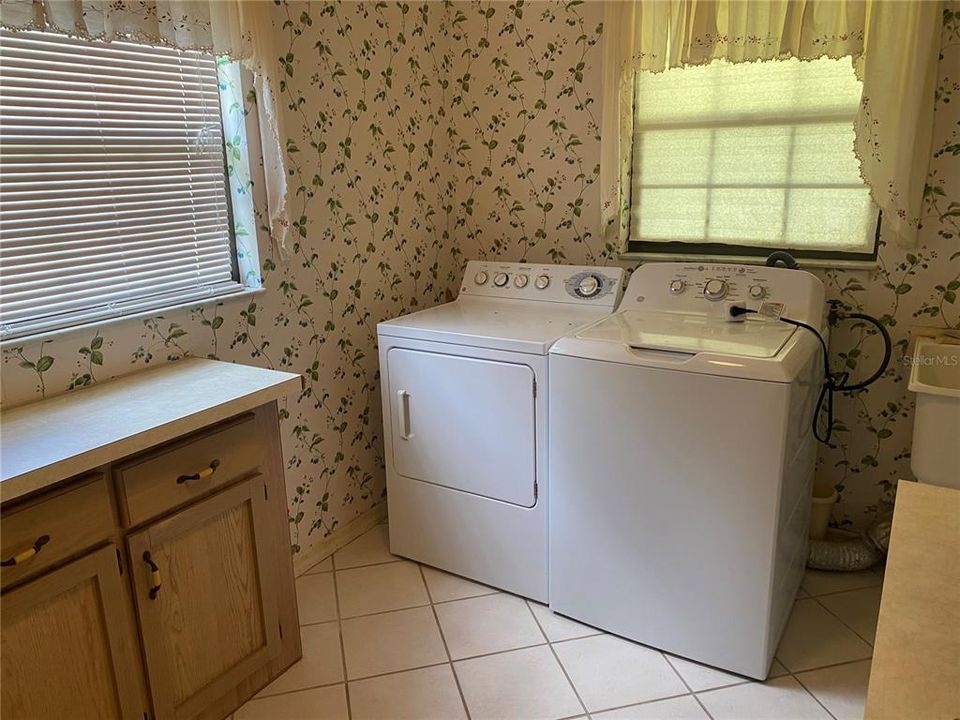 Large inside laundry room, washer and dryer convey