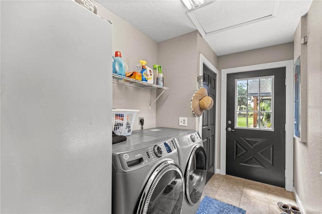 Main House Laundry Room - 1st Floor