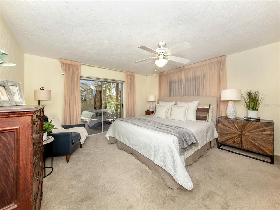 Recently Sold: $550,000 (2 beds, 2 baths, 1760 Square Feet)