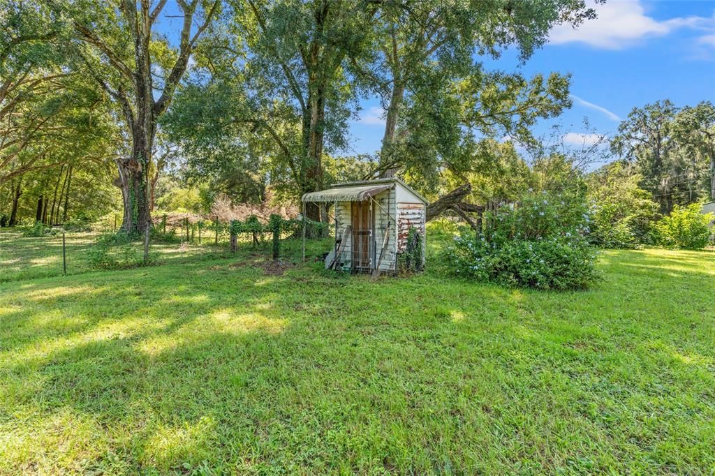 Small storage shed