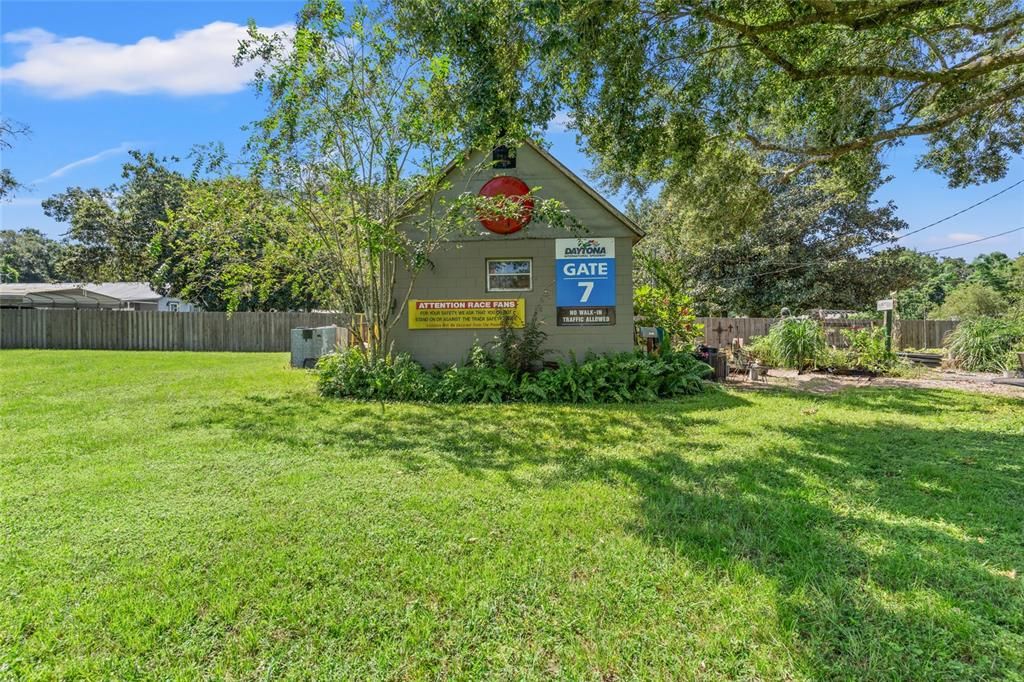 Recently Sold: $400,000 (3 beds, 2 baths, 1408 Square Feet)