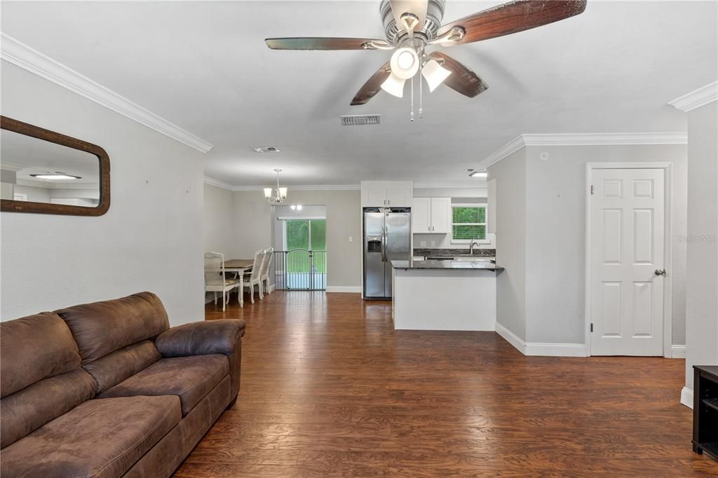 Recently Sold: $250,000 (3 beds, 1 baths, 1472 Square Feet)