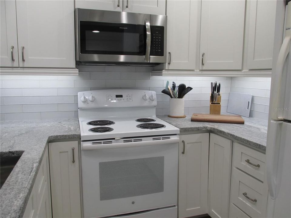 Recently Rented: $3,600 (2 beds, 2 baths, 888 Square Feet)