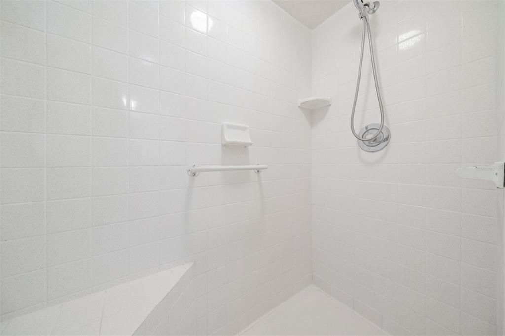 最近售出: $275,000 (2 贝兹, 2 浴室, 1417 平方英尺)