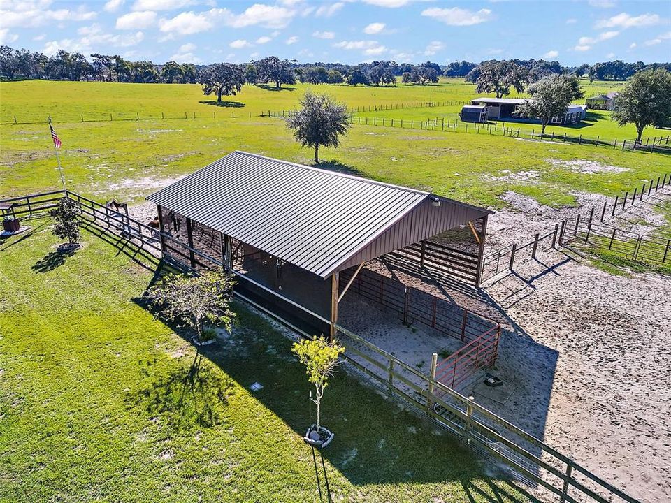 30x40 Pole Barn w/ Metal Roof