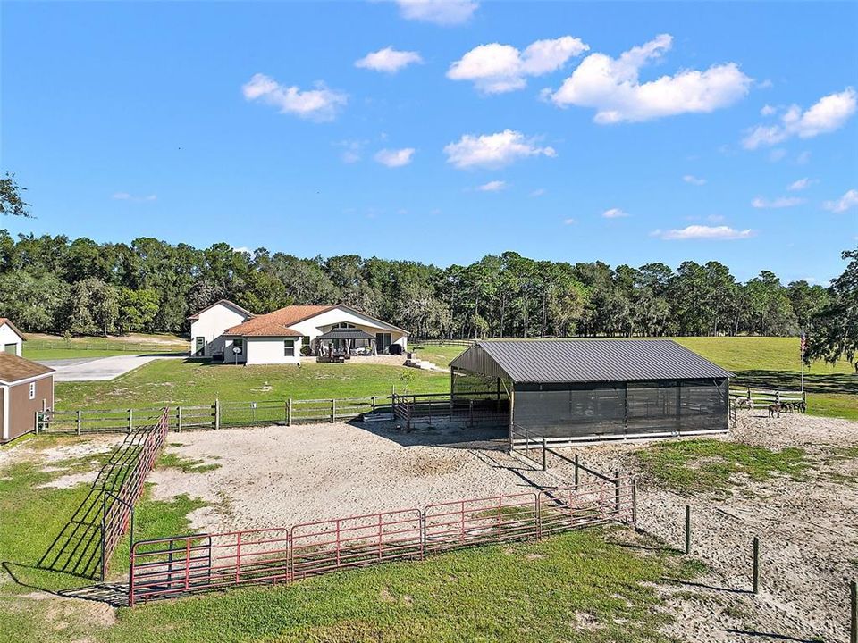 30x40 Pole Barn w/ Metal Roof