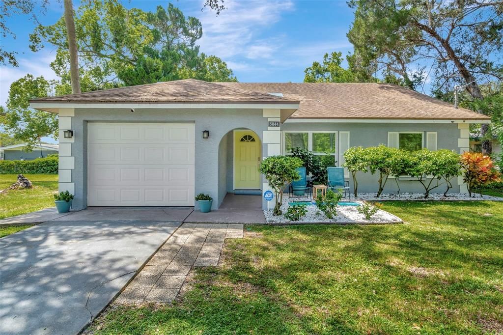 Recently Sold: $400,000 (2 beds, 2 baths, 1205 Square Feet)