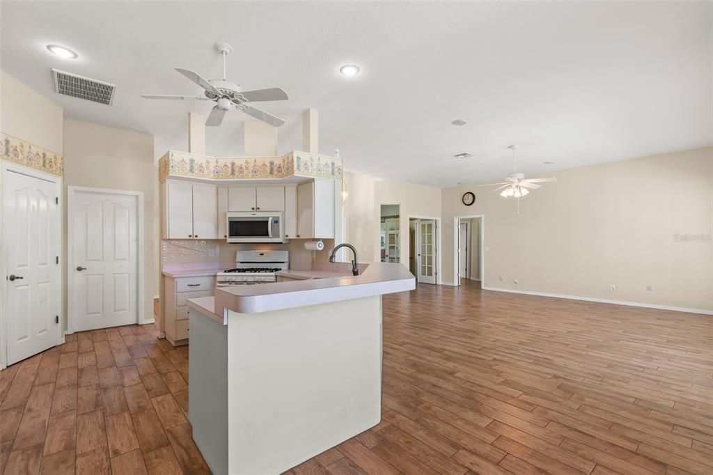 Recently Sold: $920,000 (3 beds, 2 baths, 2120 Square Feet)