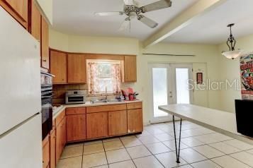 Recently Sold: $210,000 (3 beds, 2 baths, 1262 Square Feet)