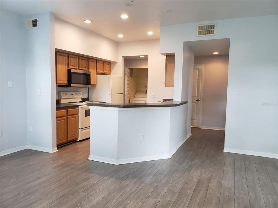 Recently Rented: $1,595 (2 beds, 2 baths, 1077 Square Feet)