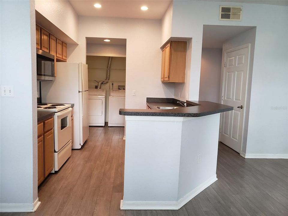 Recently Rented: $1,595 (2 beds, 2 baths, 1077 Square Feet)