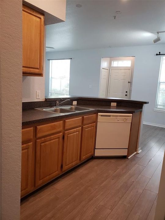 Recently Rented: $1,595 (2 beds, 2 baths, 1077 Square Feet)