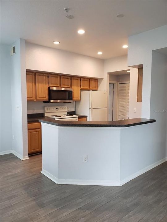 Recently Rented: $1,595 (2 beds, 2 baths, 1077 Square Feet)