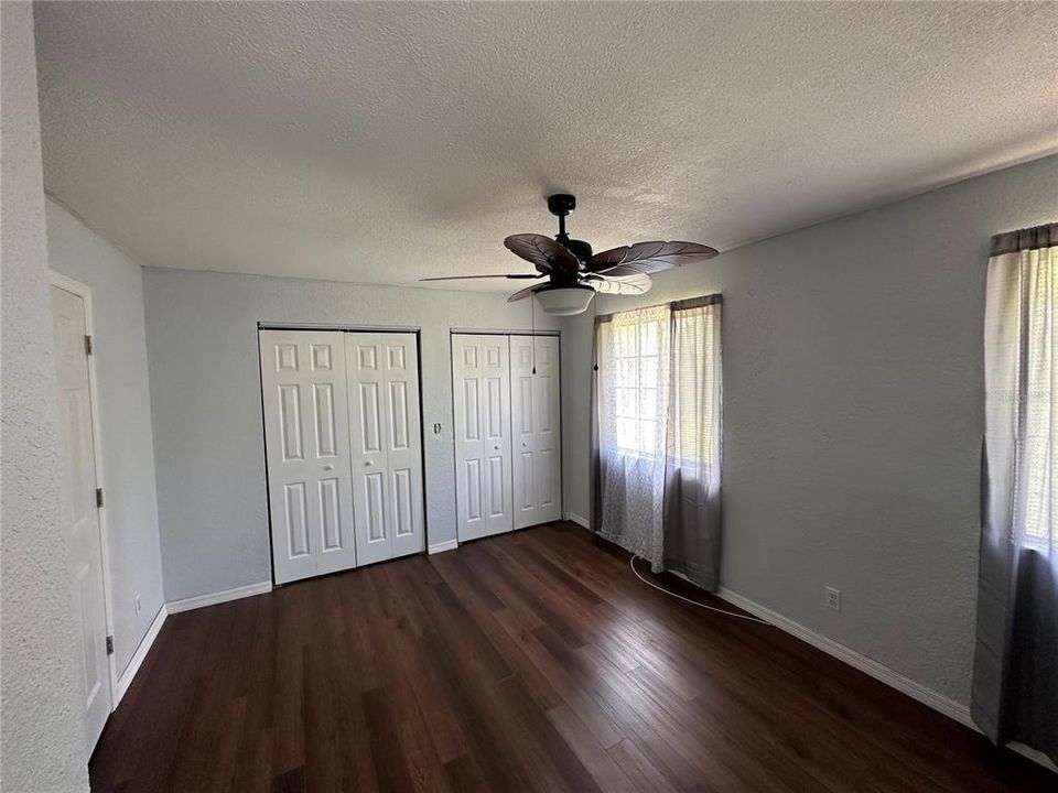 Recently Sold: $220,000 (2 beds, 1 baths, 912 Square Feet)